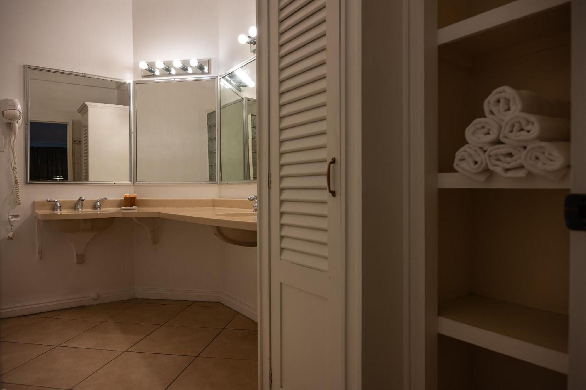 Grand Coastal Hotel Georgetown Esterno foto